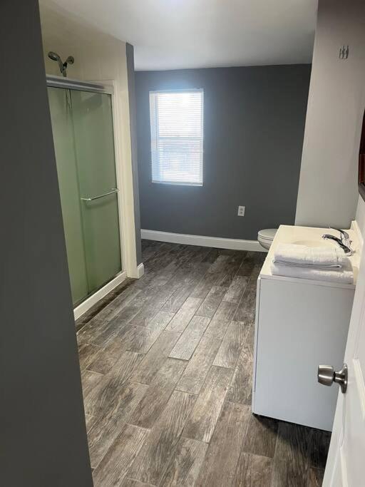 Holiday home No-frills 3br With 2-car Parking Philadelphia